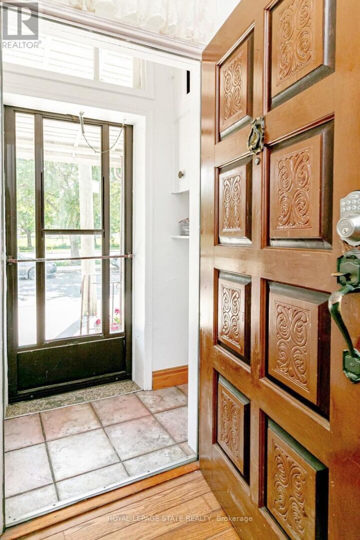 Property Photo:  170 Cannon Street West  ON L8R 2C1 