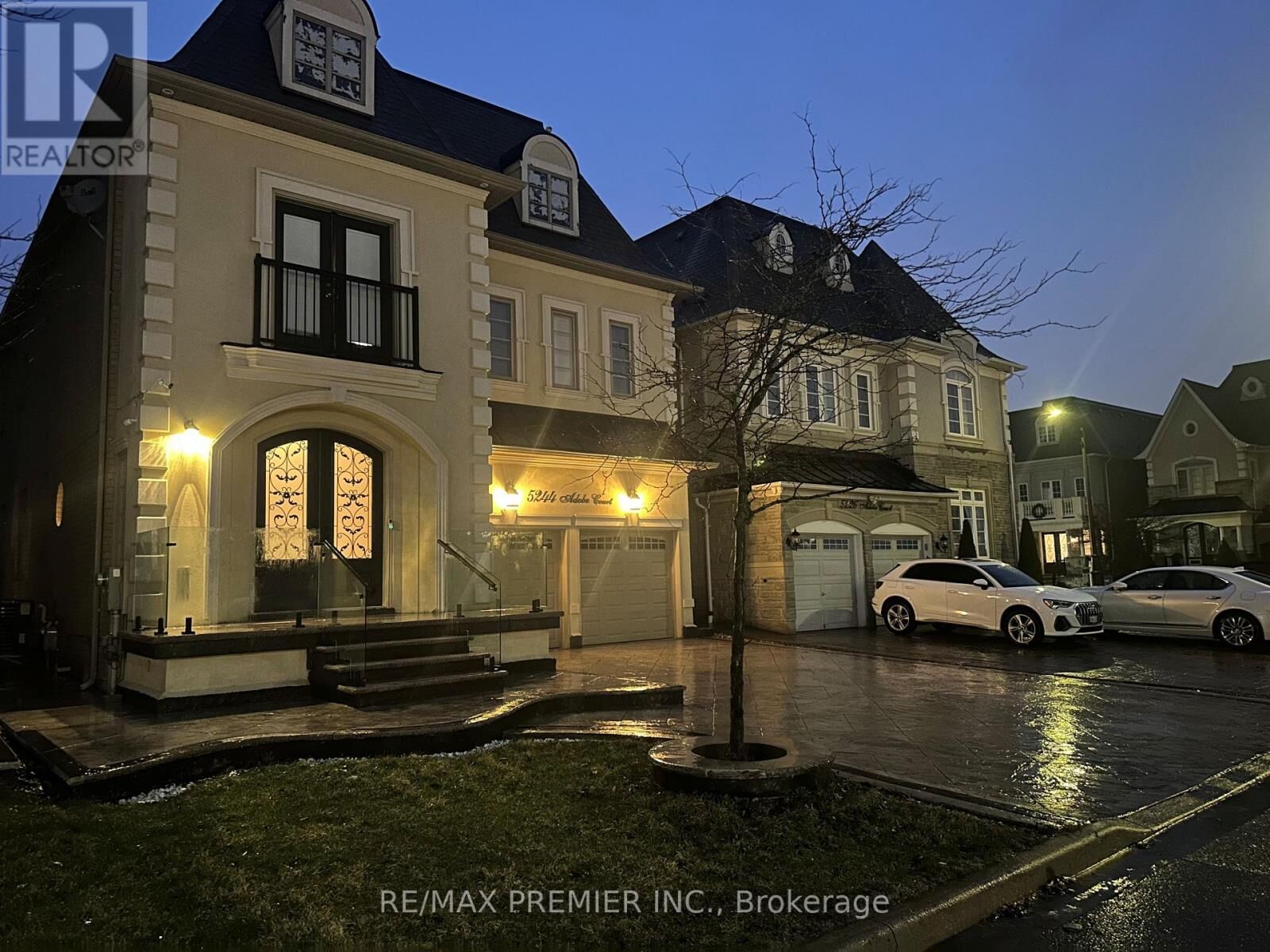 Property Photo:  5244 Adobe Court  ON L5M 0K8 