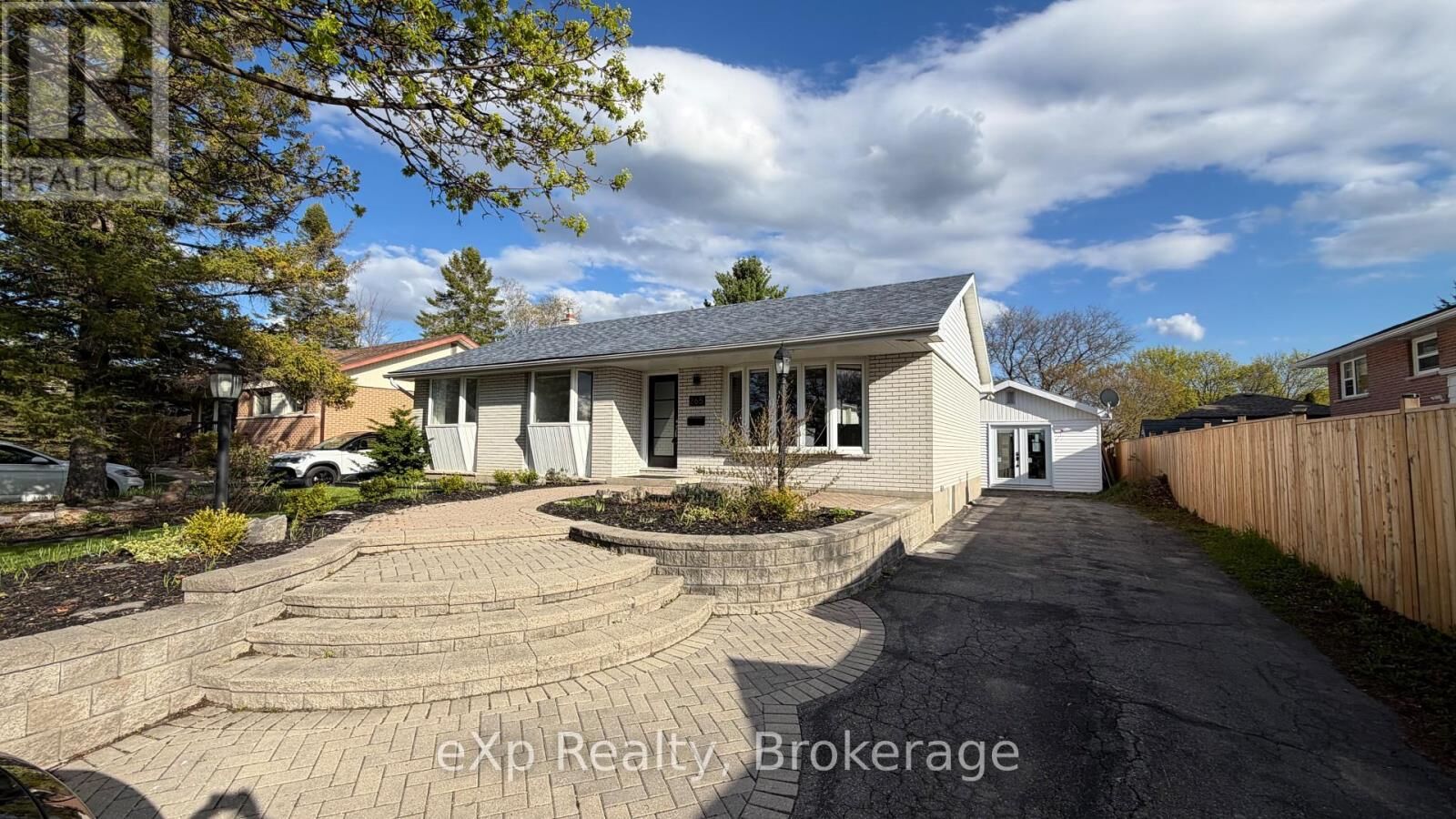 Photo de la propriété: 265 College Street West Rear ON K8P 2H7