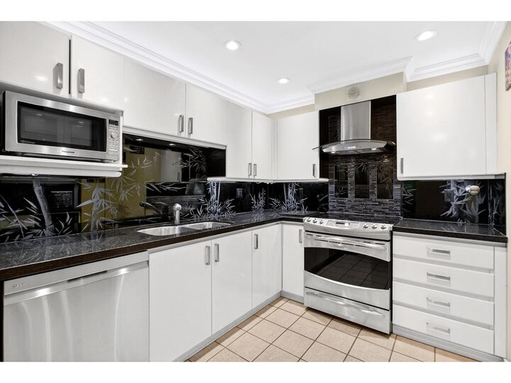 Property Photo: 15140 29A Avenue 205 BC V4P 3B1