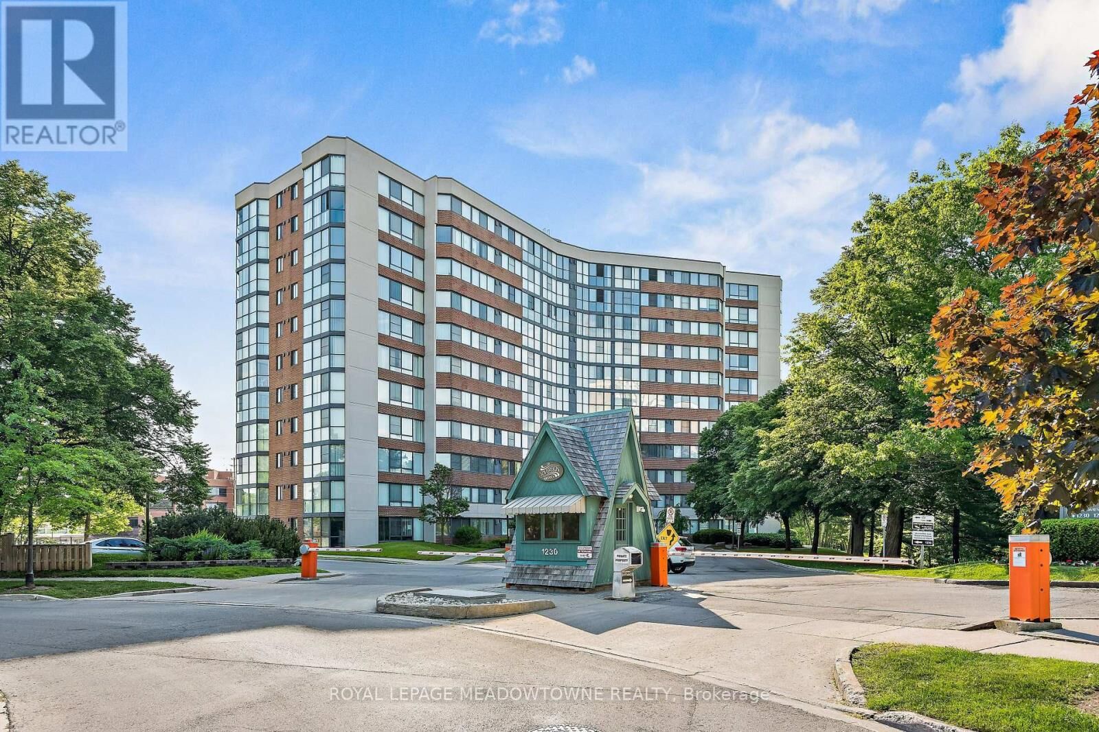 Property Photo: 1230 Marlborough Court 506 ON L6H 3K6