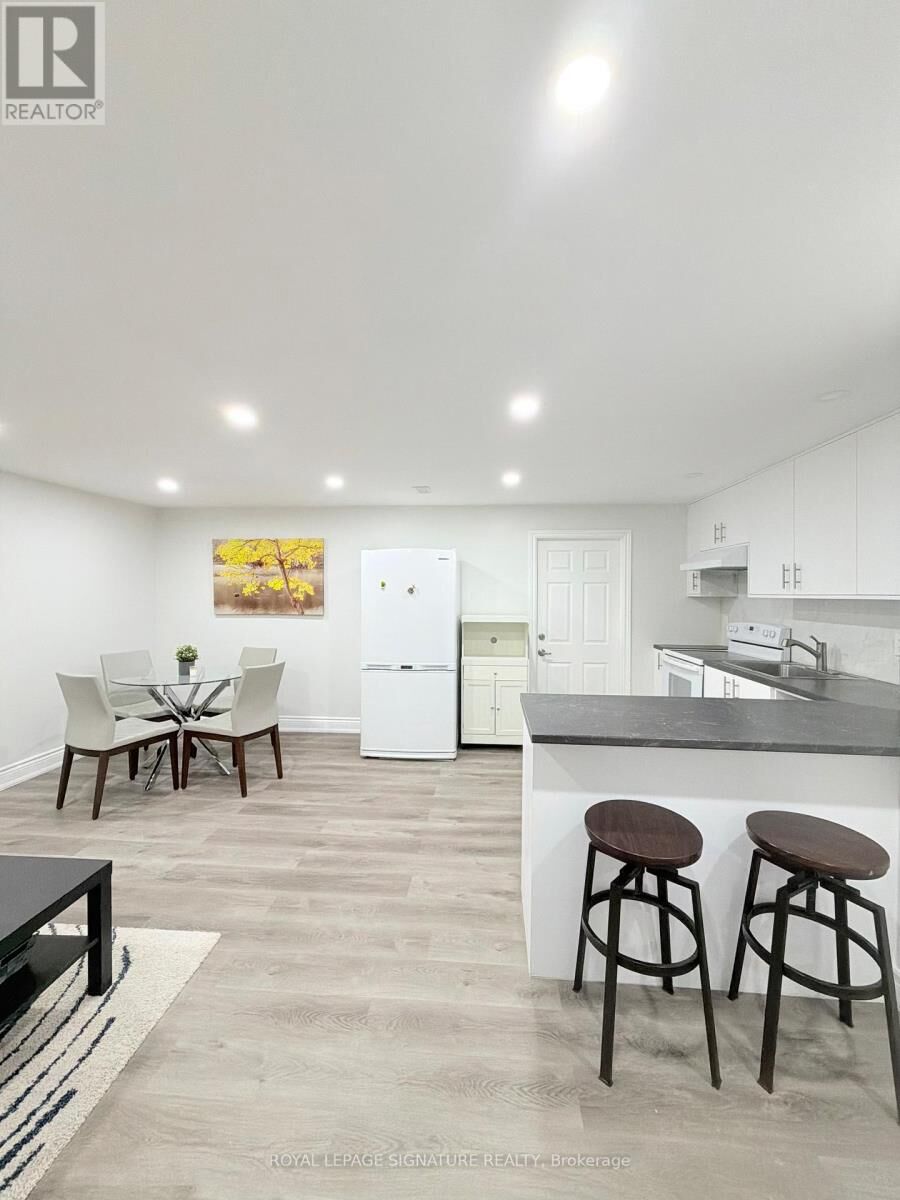 Property Photo:  3477 Riverspray Crescent  ON L4Y 3M6 