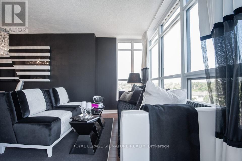 Property Photo: 305 Roehampton Avenue 614 ON M4P 0B2