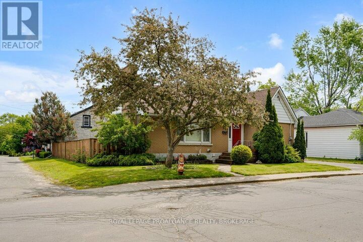 Property Photo:  67 Mowat Avenue  ON K7M 1K2 