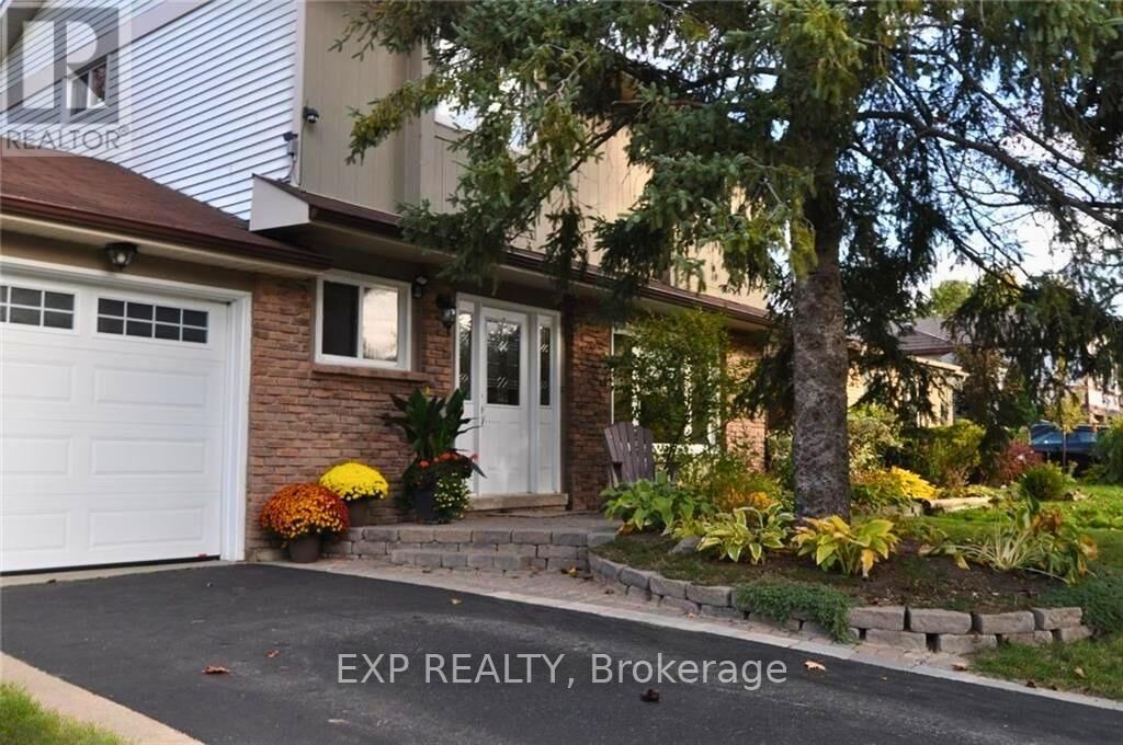 Property Photo: 113 Oren Boulevard ON L4N 4M3