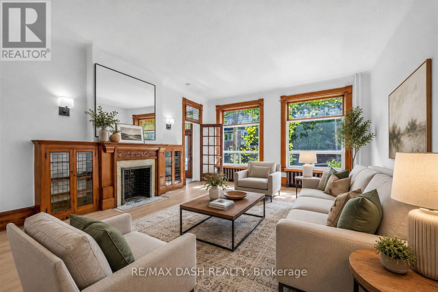Property Photo:  665 Huron Street  ON M5R 2R8 