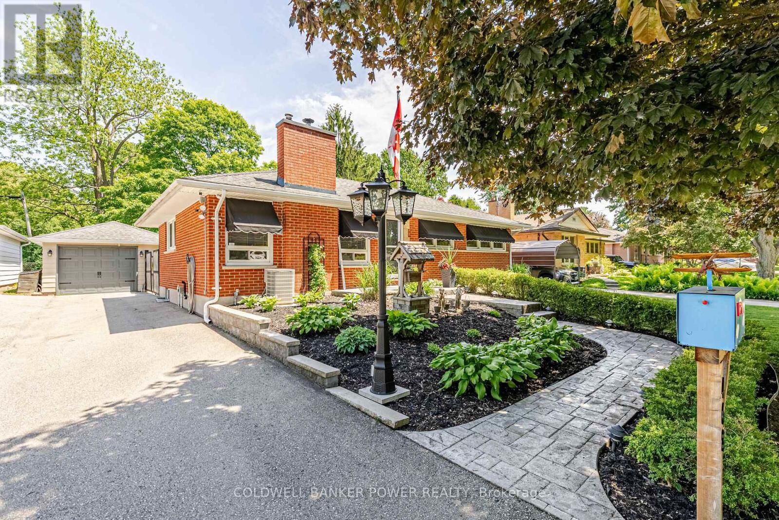 Property Photo:  468 Jellicoe Crescent  ON N6K 2M5 