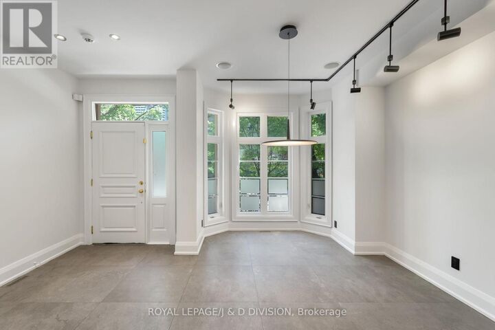 Property Photo:  6 Huntley Street  ON M4Y 2K6 