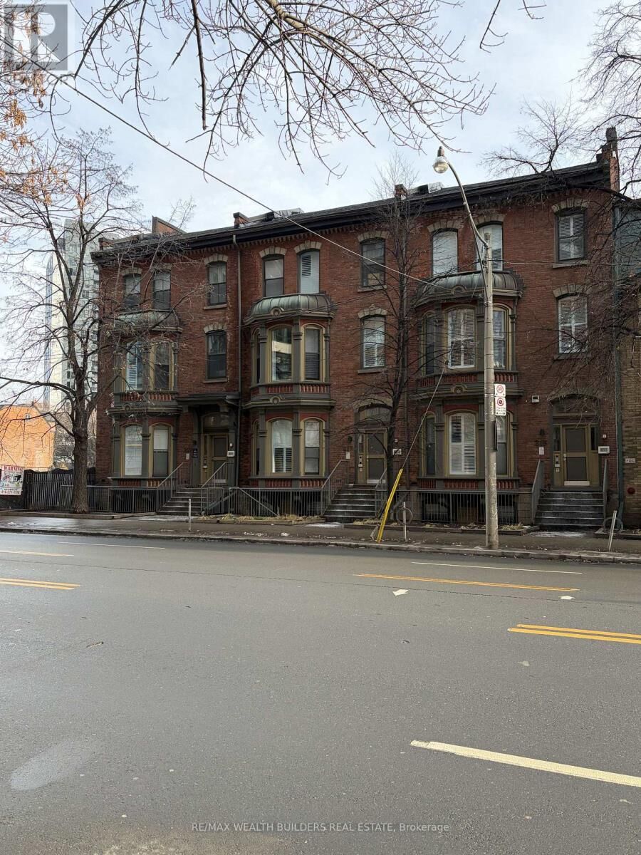 Property Photo:  211 Jarvis Street 4  ON M5J 2C1 