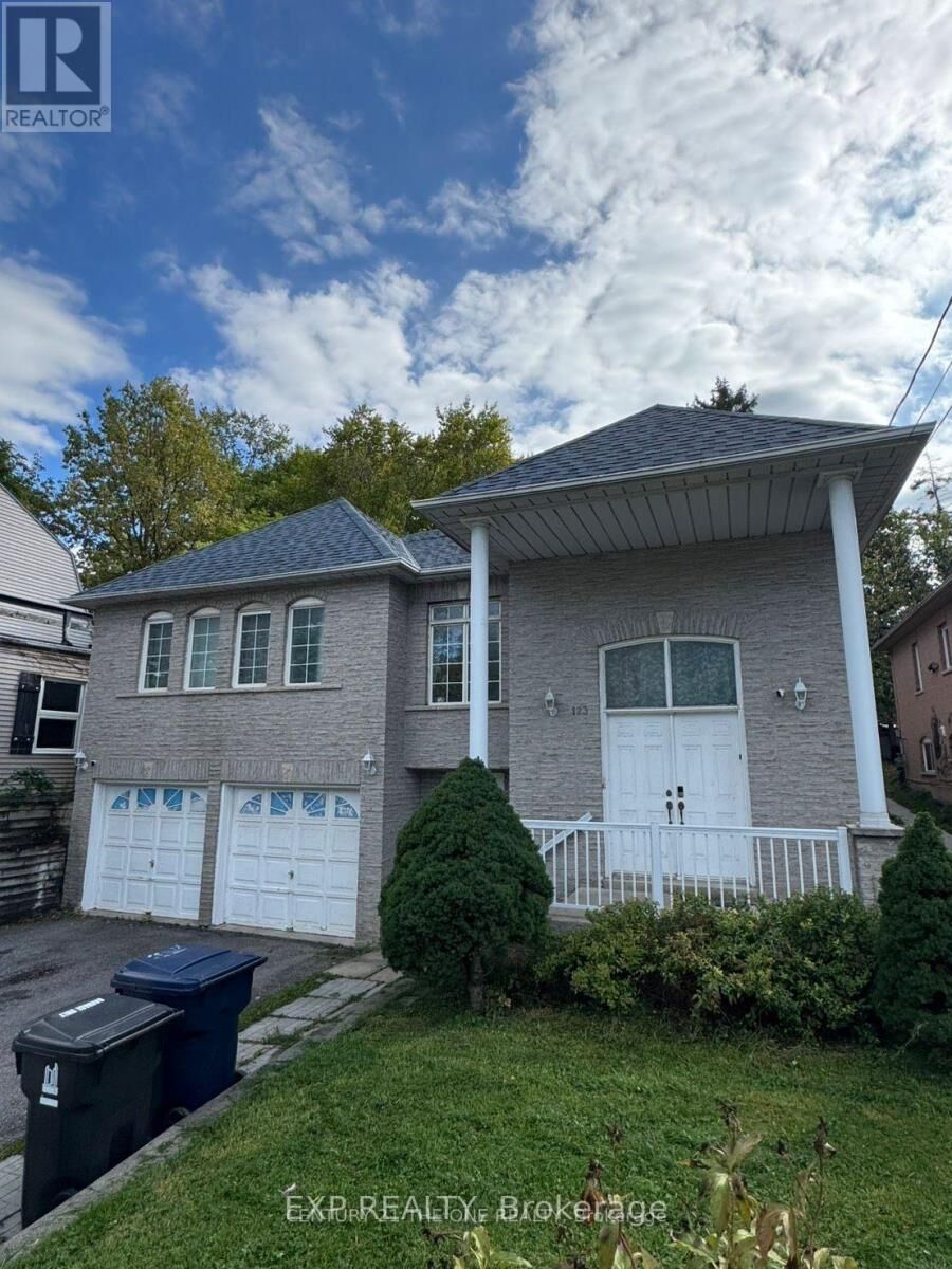 Property Photo:  123 Steeles Avenue East  ON M2M 3Y5 
