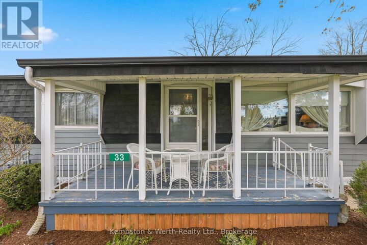 Property Photo: 33 Fairview Crescent ON N4W 3G8