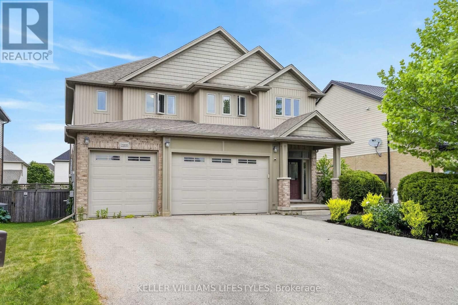 Property Photo: 2200 Dogwood Crescent ON N6K 5C6