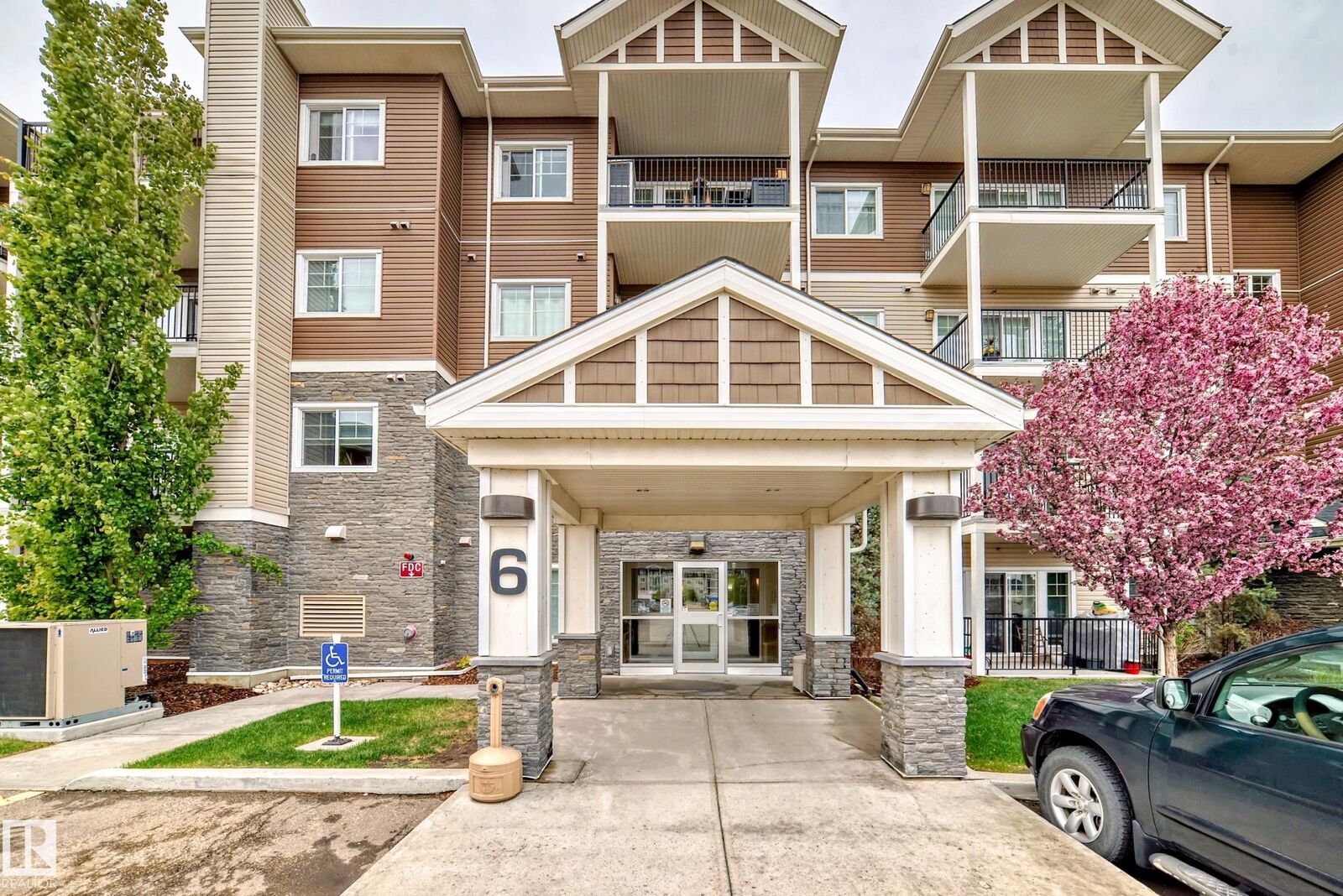 Property Photo: 6 Augustine Crescent 3403 AB T8H 0X8