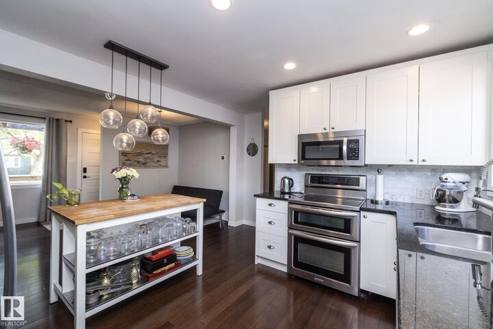 Property Photo:  7719 86 Avenue NW  AB T6C 1H6 