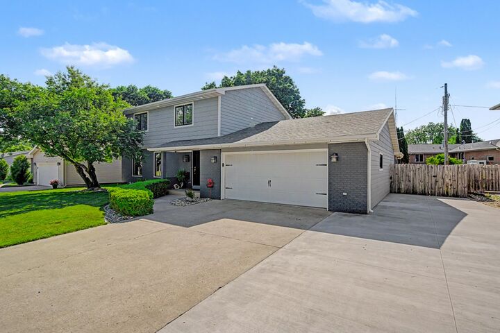 Property Photo:  2994 15th Ave NE  IA 50501 
