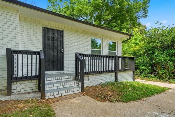 Property Photo: 1929 Bandera Drive GA 30032