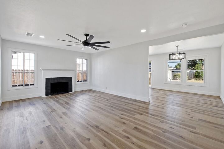 Property Photo: 1142 E Cornell Avenue CA 93704