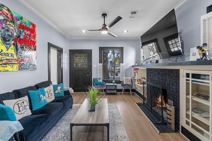 Property Photo:  943 Pecore Street  TX 77009 