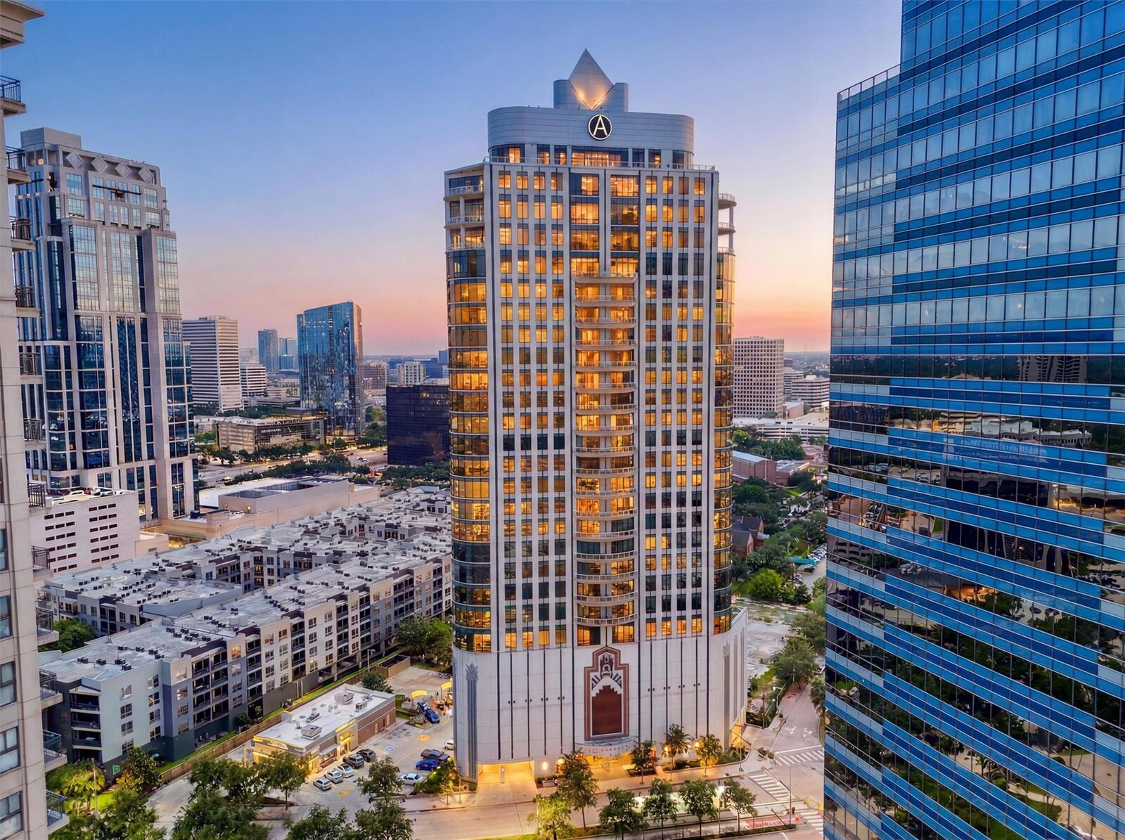 Property Photo: 1409 Post Oak Boulevard 2203 TX 77056