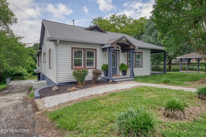 Property Photo: 917 Centeroak Drive TN 37920