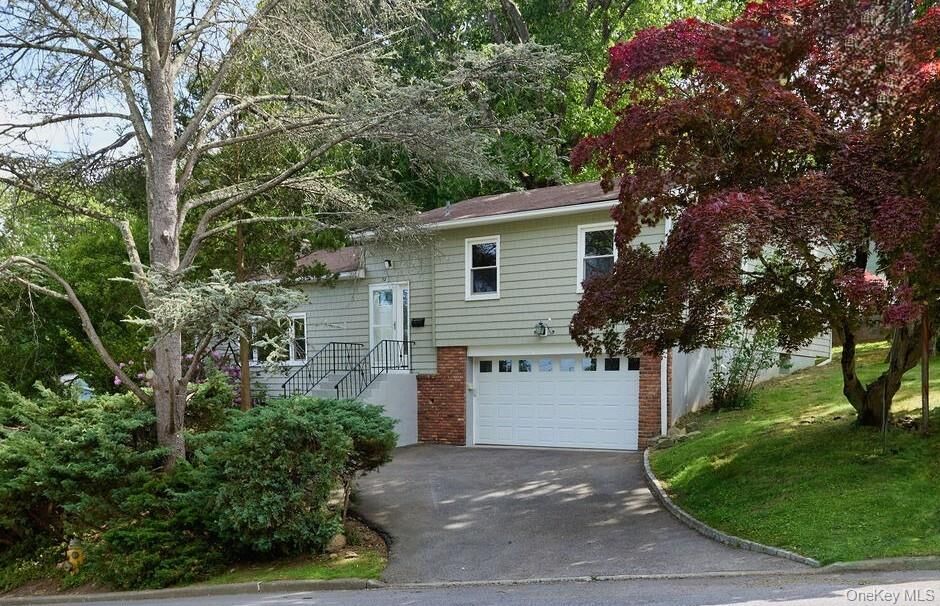 Property Photo:  72 Hickory Hill Drive  NY 10522 