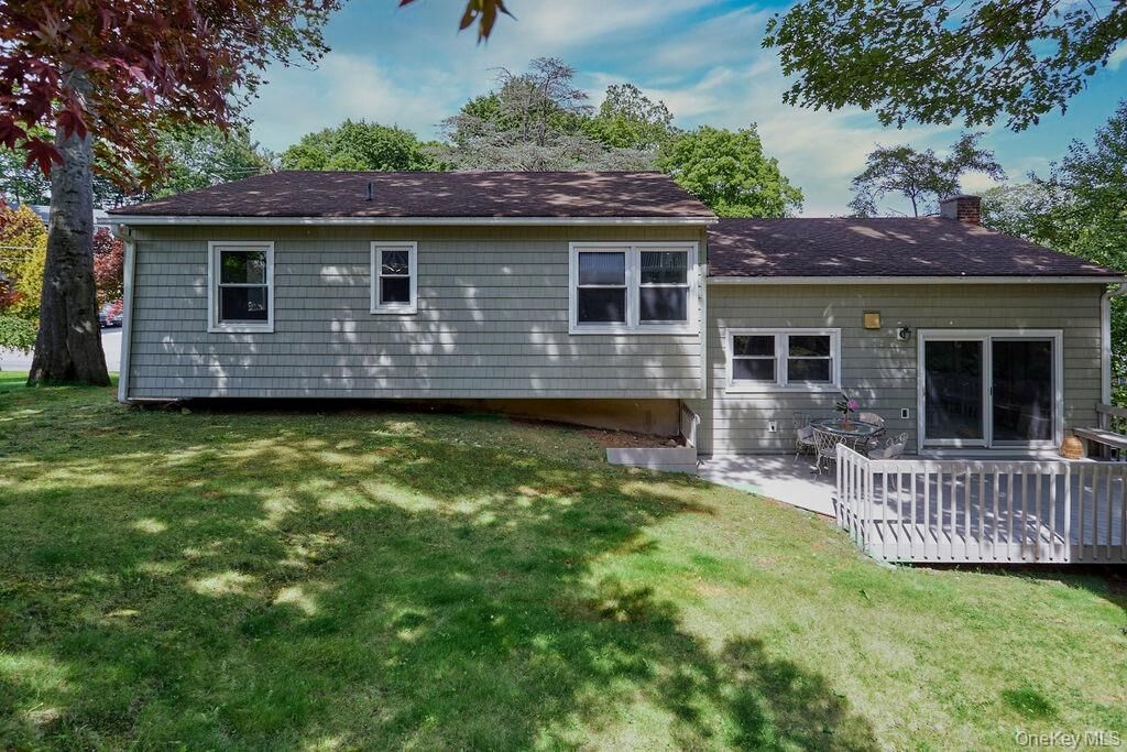 Property Photo:  72 Hickory Hill Drive  NY 10522 