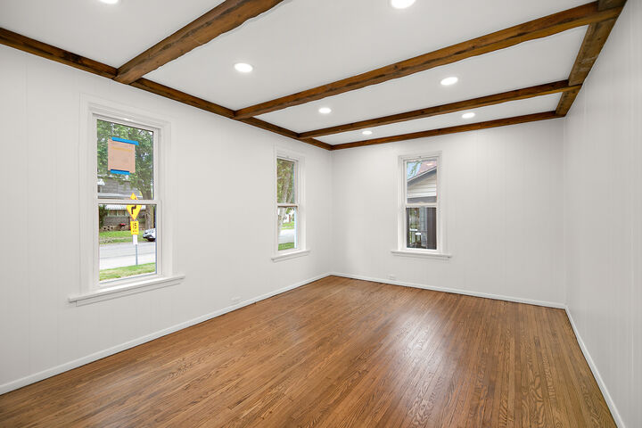Property Photo:  974 S Washington Avenue  IL 60901 
