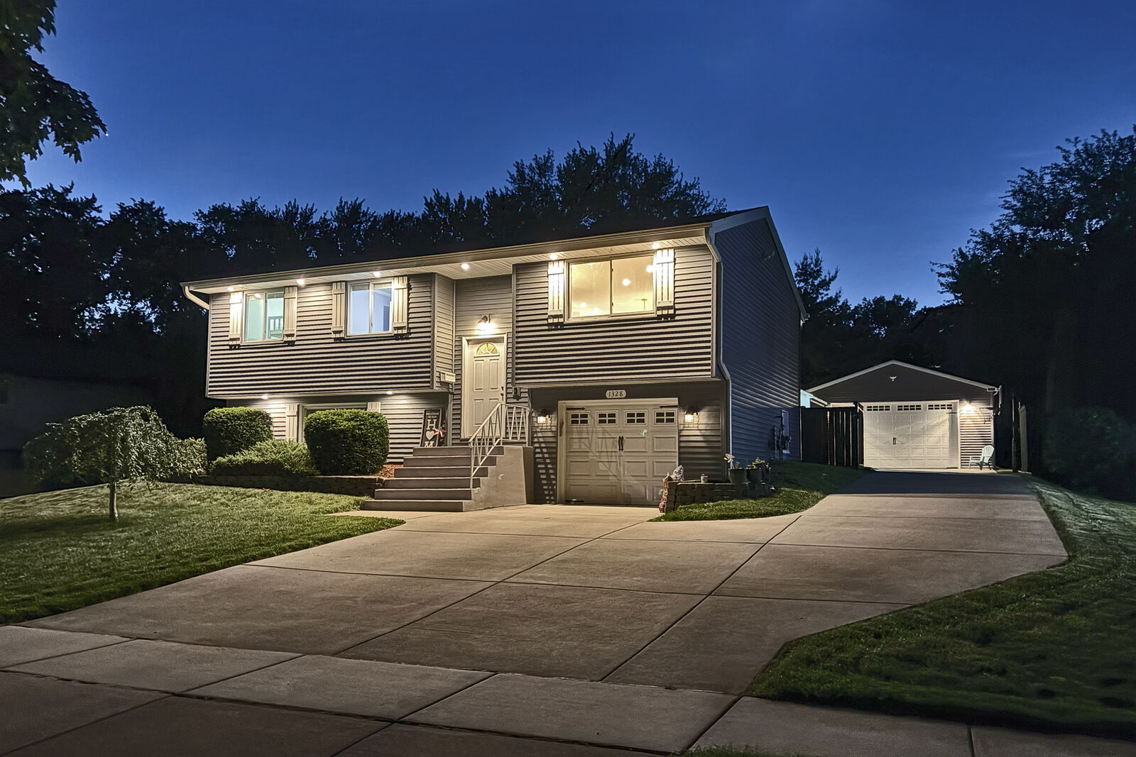 Property Photo:  1328 Cabot Lane  IL 60193 