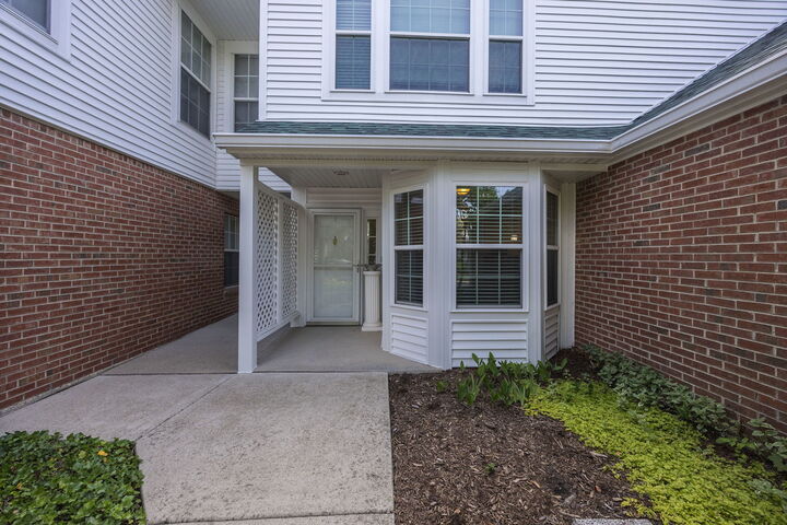 Property Photo:  137 Welwyn Street  IL 60044 