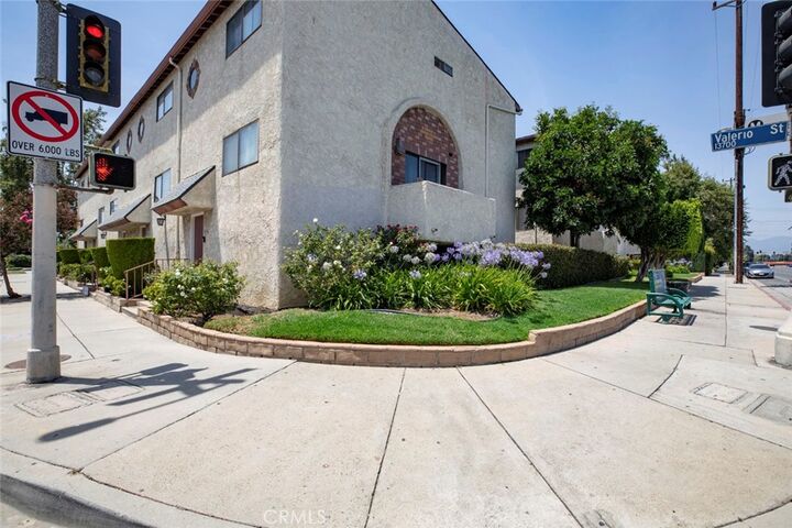 Property Photo: 7409 Woodman 107 CA 91405