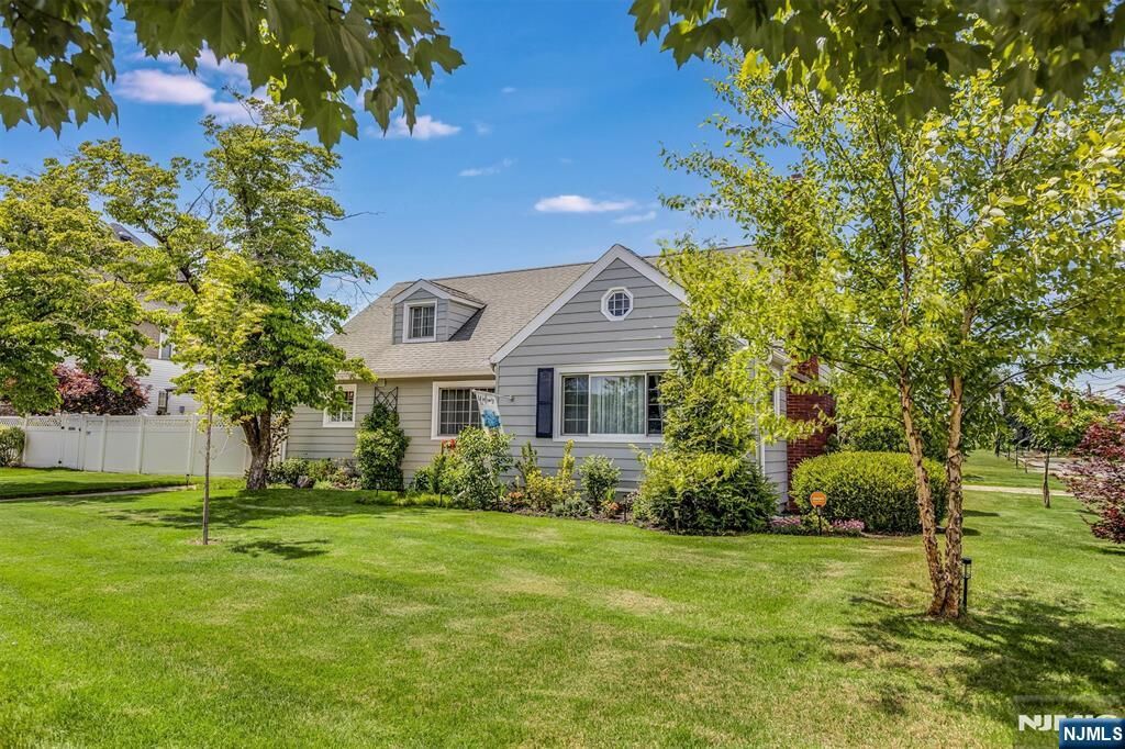 Property Photo:  98 Totowa Road  NJ 07512 