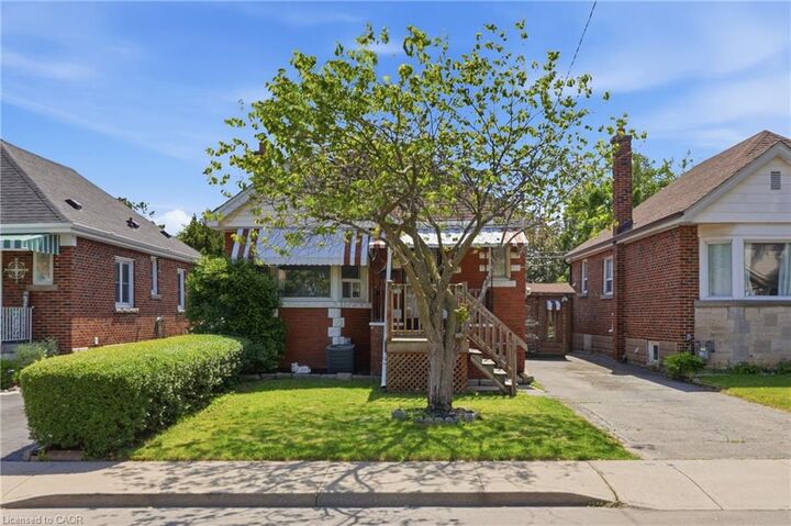 Photo de la propriété: 97 Tragina Avenue S ON L8K 2Z4