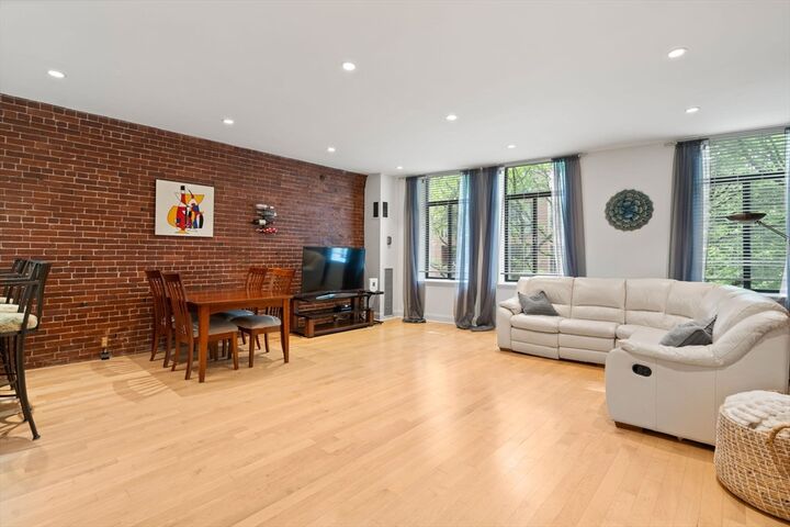Property Photo: 142 Commercial St 304 MA 02109
