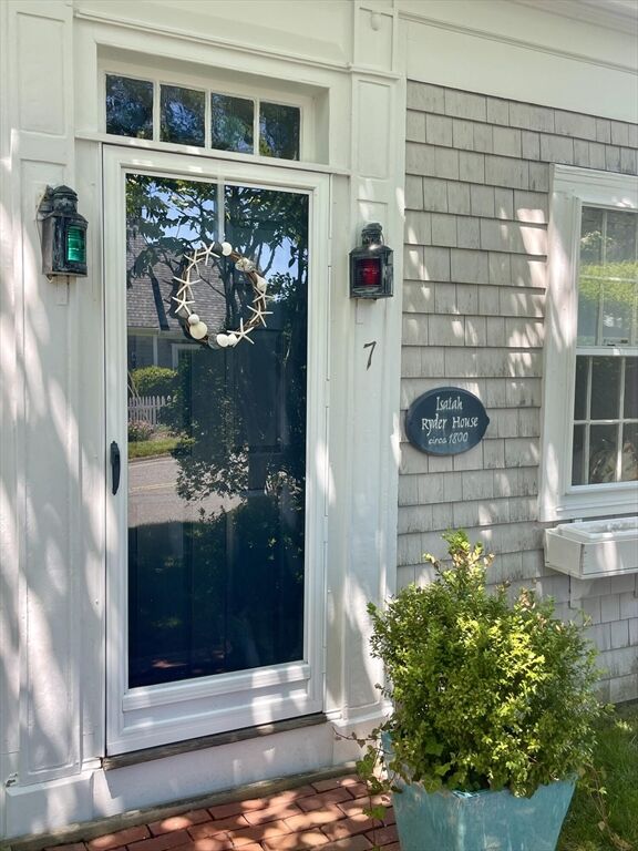 Property Photo:  7 Fox Hill Rd  MA 02633 