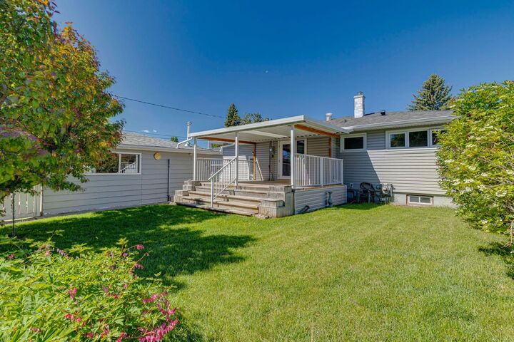 Property Photo:  8028 5 Street SW  AB T2V 1C5 
