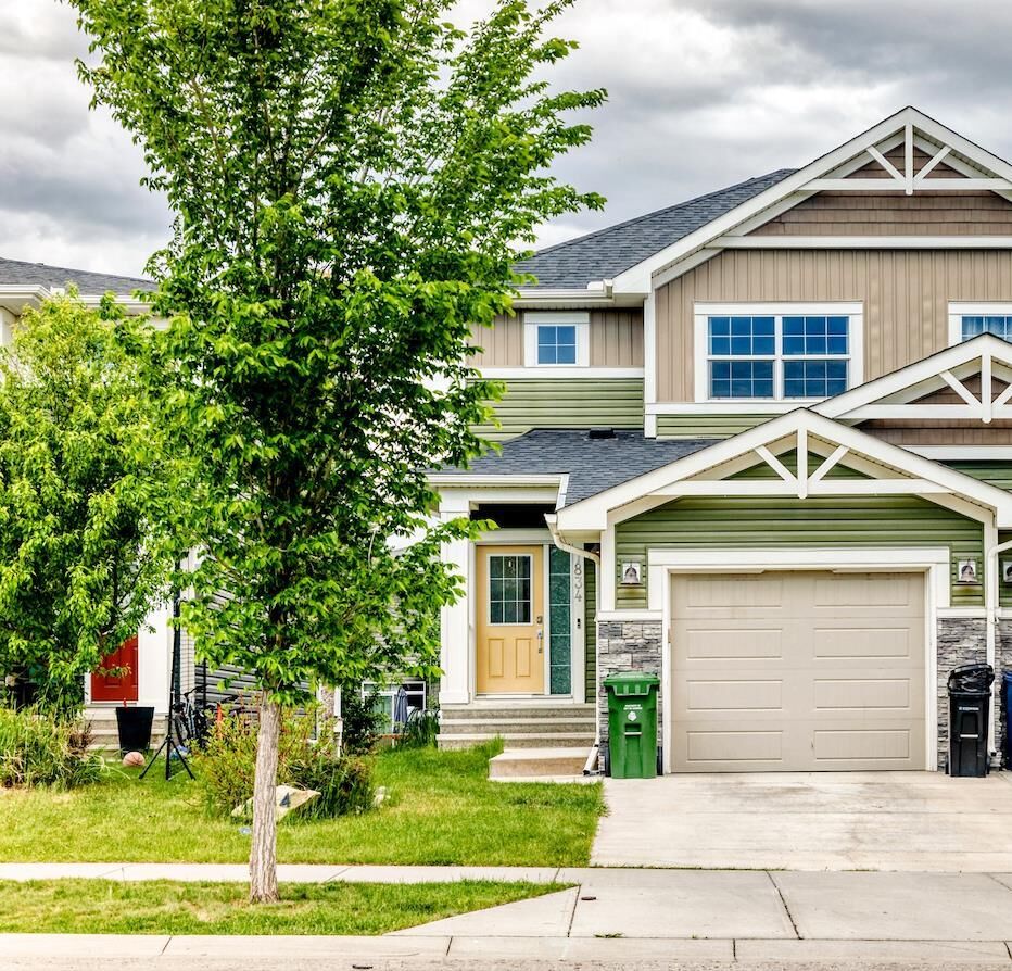 Property Photo: 1834 Baywater Drive SW AB T4B 0B3