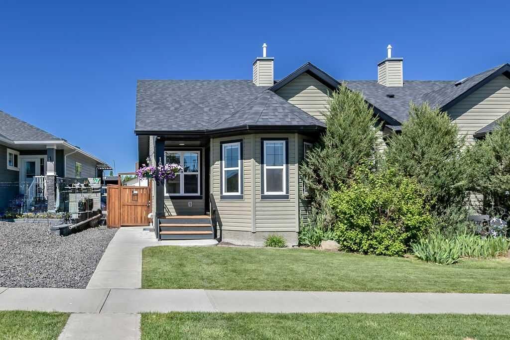 Property Photo:  1013 3rd Avenue SW  AB T0L 0H0 
