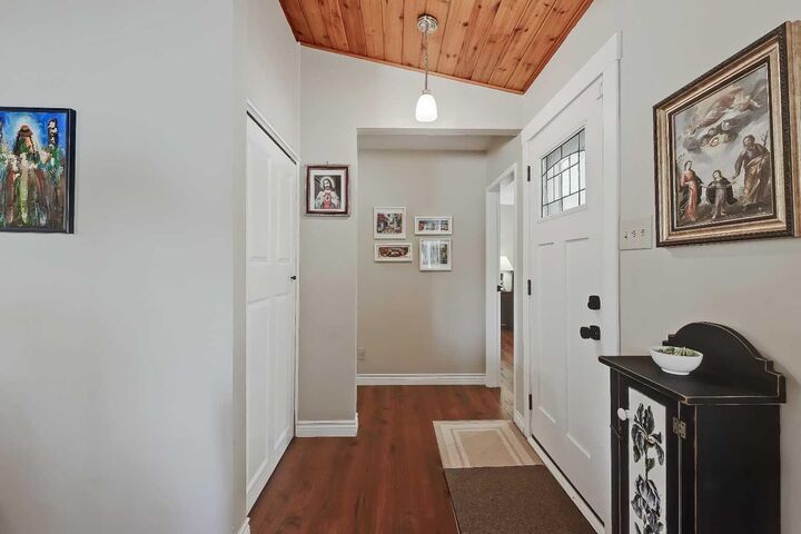 Property Photo:  185 Springwood Drive SW  AB T2W 0L2 