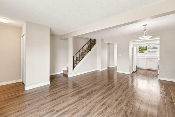 Property Photo:  85 Baile Close  AB T4R 1R5 