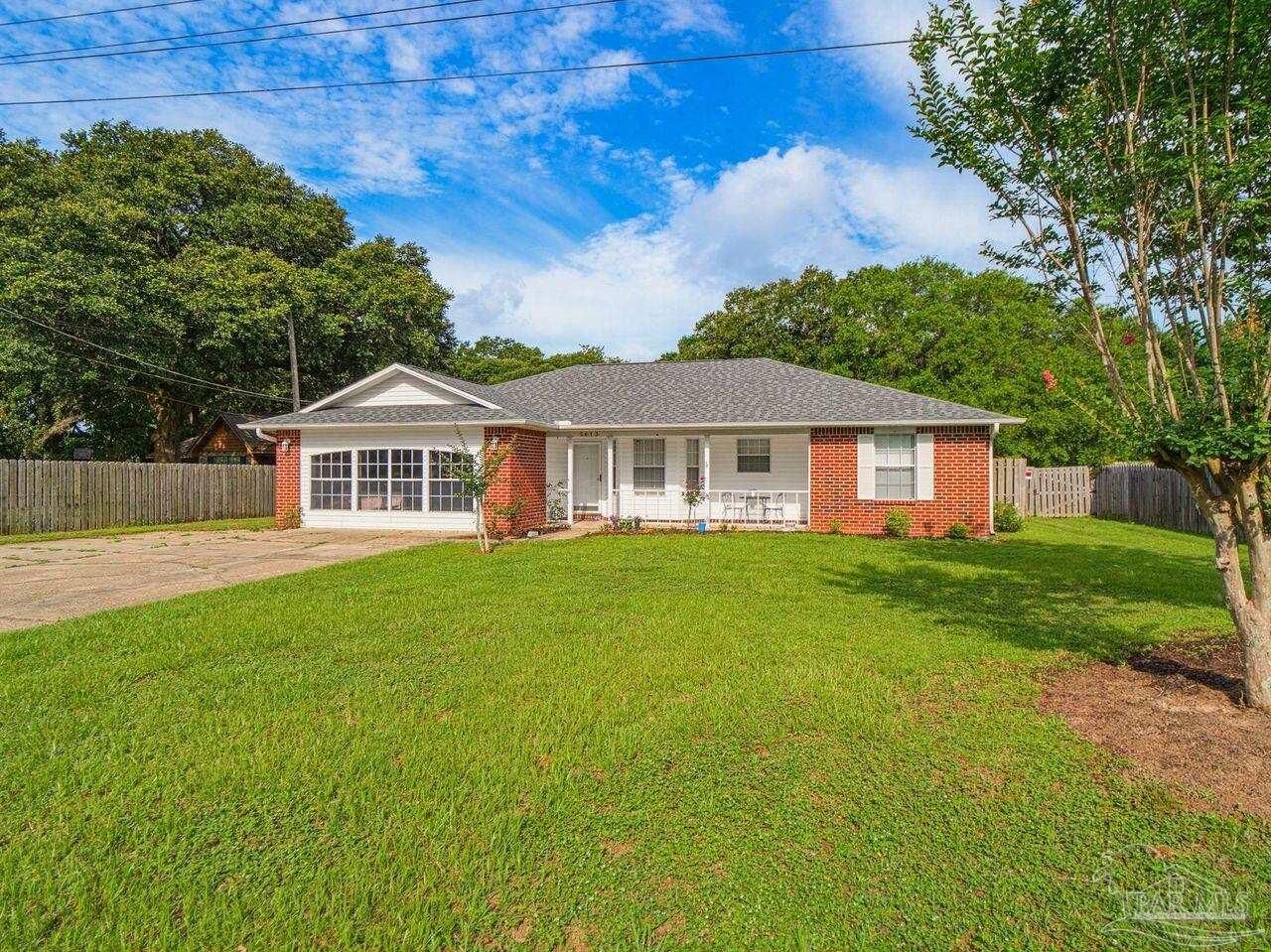 Property Photo: 5613 Windermere Trace FL 32571