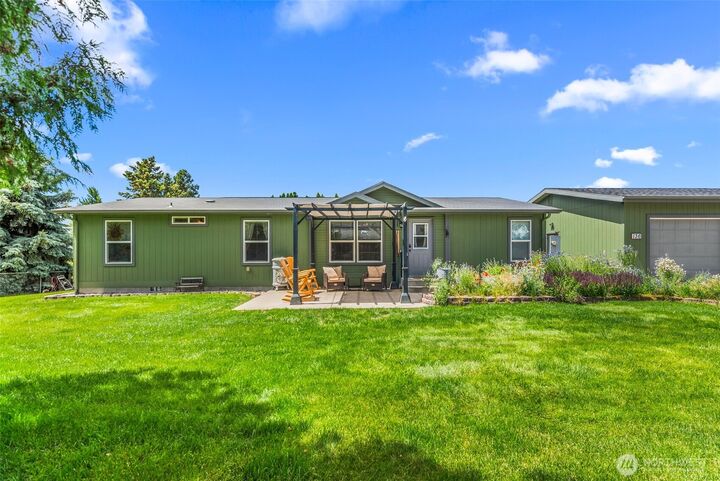Property Photo:  136  29th Street NW  WA 98802 