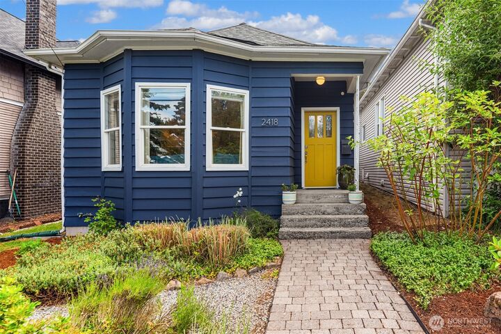 Property Photo: 2418 Queen Anne Avenue N WA 98109