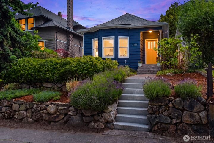 Property Photo: 2418 Queen Anne Avenue N WA 98109