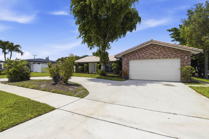Property Photo: 1501 NW 7th Street FL 33486