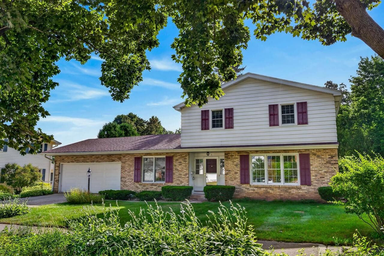 Property Photo: 5 Parklawn Place WI 53705