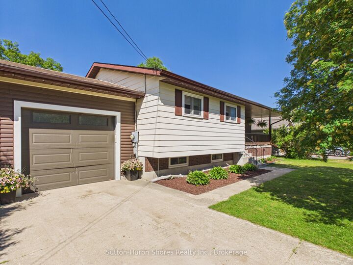 Property Photo: 336 Lansdowne Street ON N0H 2L0