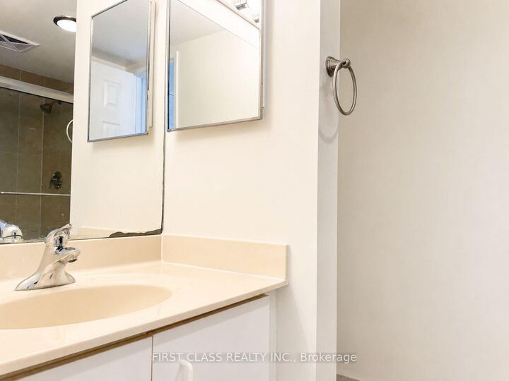 Property Photo: 700 Constellation Drive 1407 ON L5R 3G8