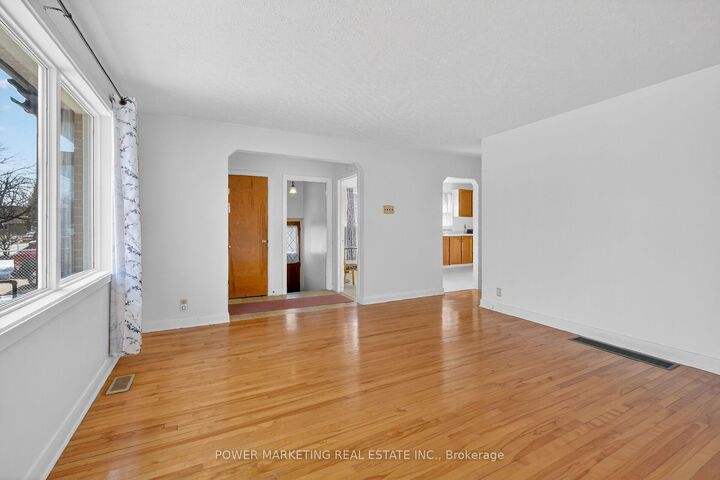 Property Photo: 944 Eve Street ON K1K 3R4