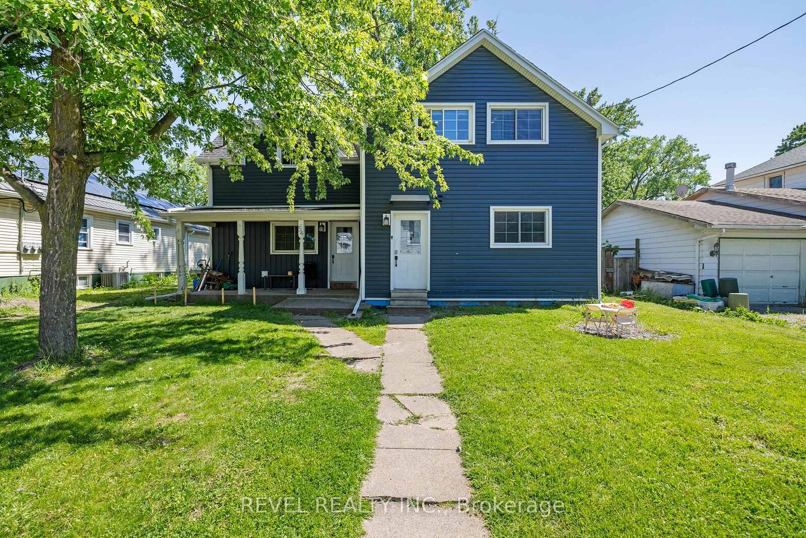 Property Photo: 54 Chestnut Street E ON L2T 1H1