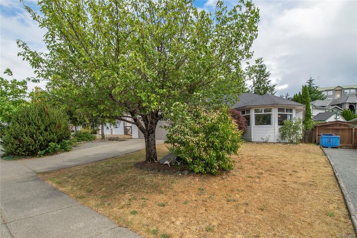 Property Photo:  315 Stratford Dr  BC V9W 8A1 